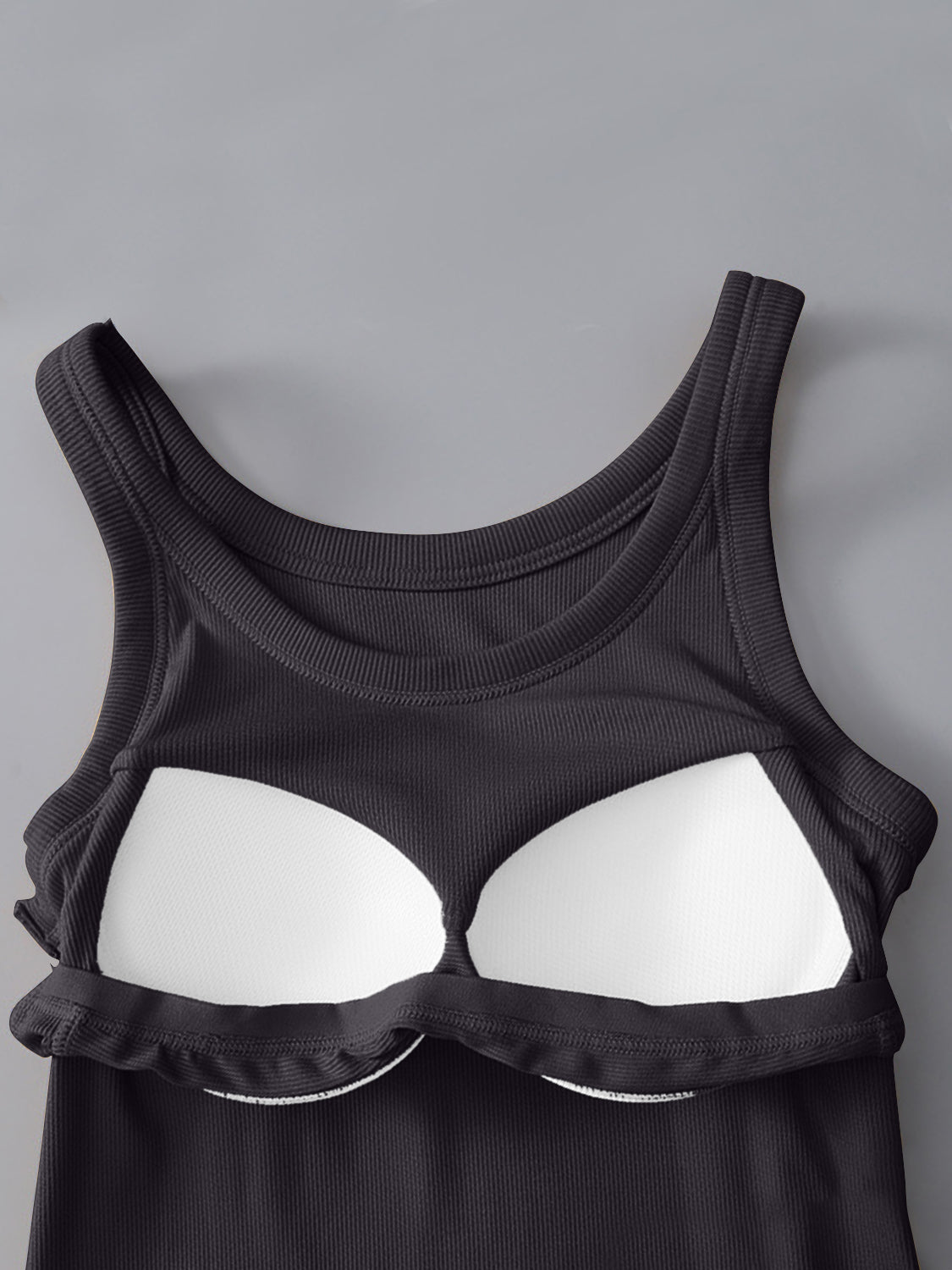 Constructed with premium fabric, this tank features a built-in bra for ultimate comfort and support during any activity. Its seamless design creates a polished aesthetic, making it suitable for everyday wear or a workout session. Stay stylish and well-supported with this versatile tank.